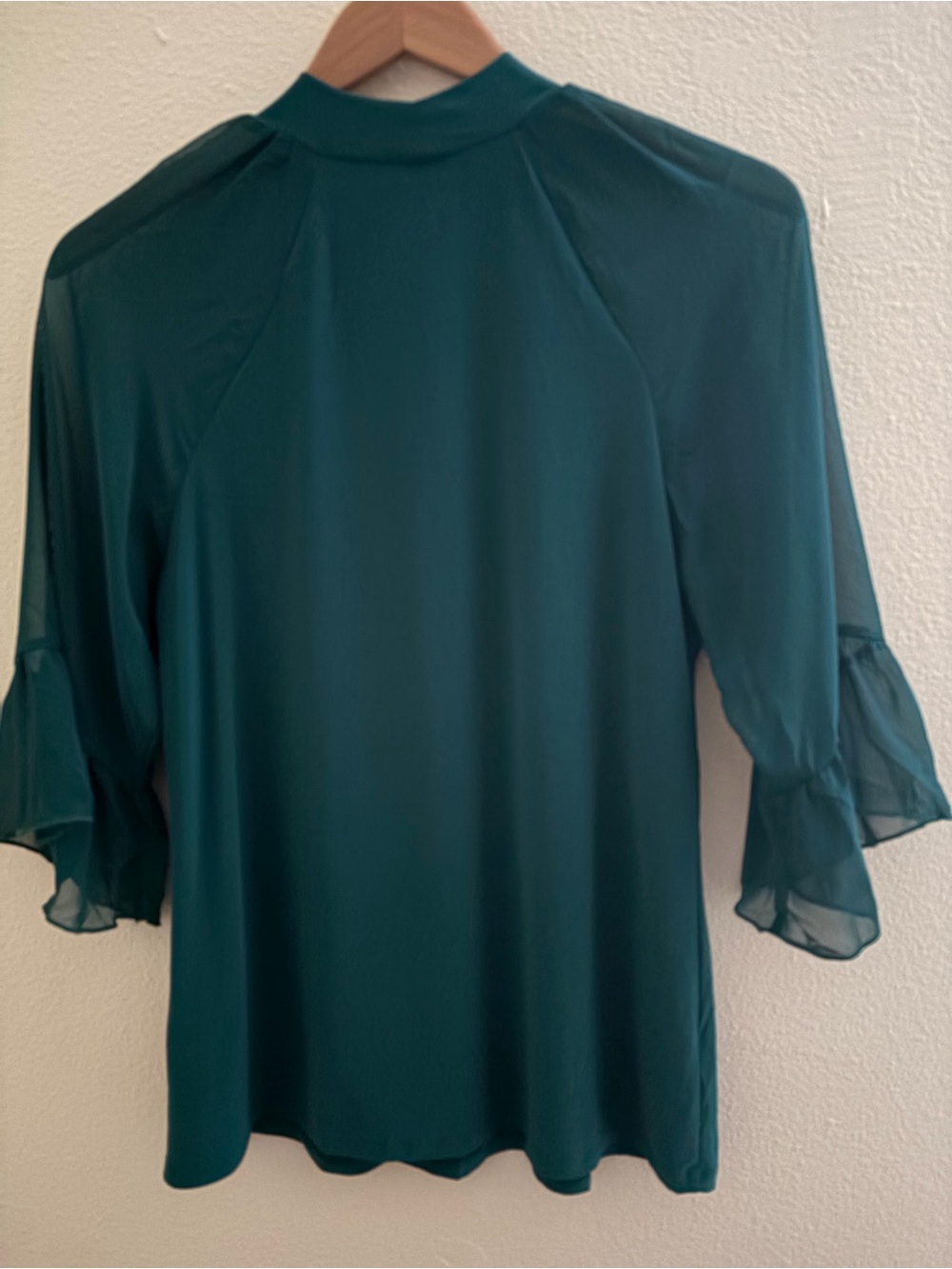 Zero 2 Eight Emerald Green Blouse Large Jeweled Button Bell Sleeve Top - Picture 6 of 8